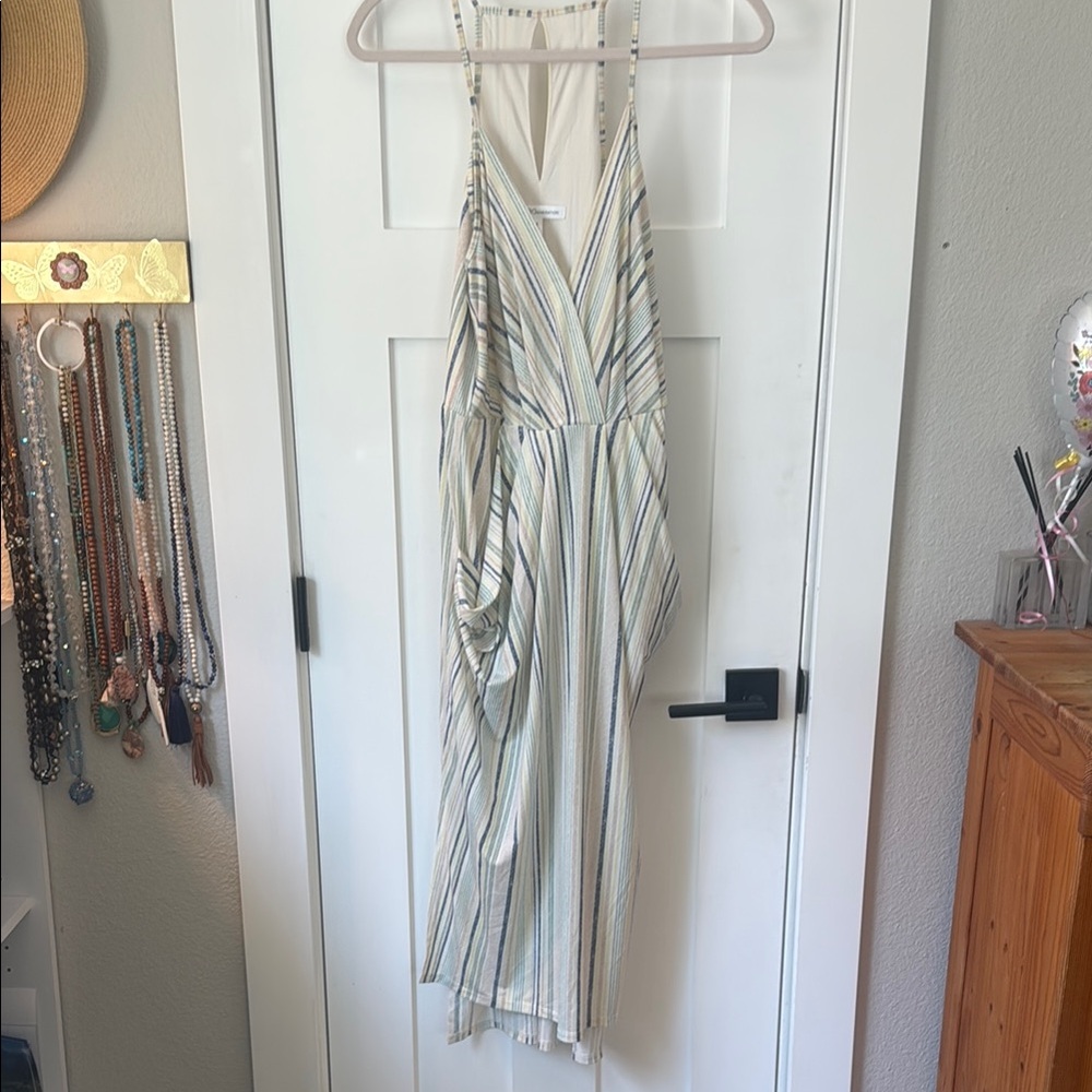 BCBGeneration Striped Sleeveless Maxi Dress Size M 🤍💙 Resort Chic